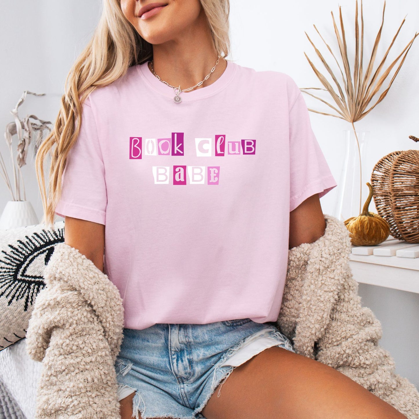 Book Club Babe T-shirt in Blossom
